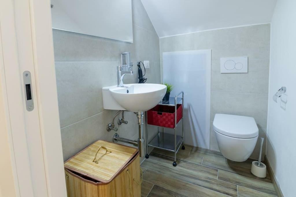 Miniloft Rosso - Mini-loft Centro. Wifi & Aria Condizionata San Remo